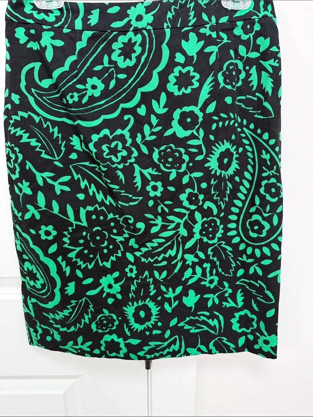Boden Floral Mini Skirt in Black & Green Like New